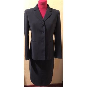 Kasper 2 piece, three buttons women’s black skirt/pants suit in size 2 petite.